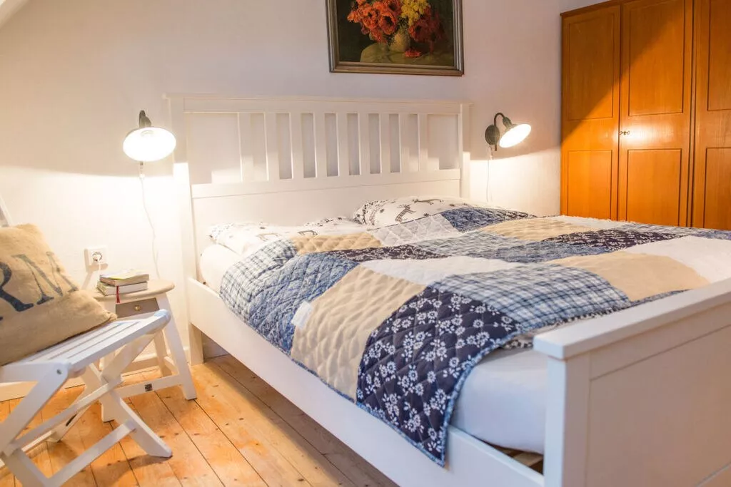 25130-Bedroom