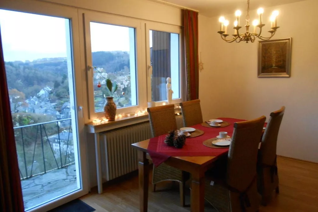 71025-Dining room