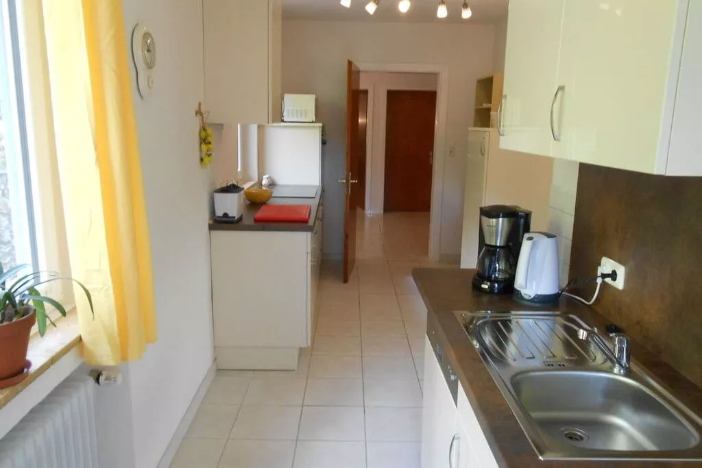 71025-Kitchen
