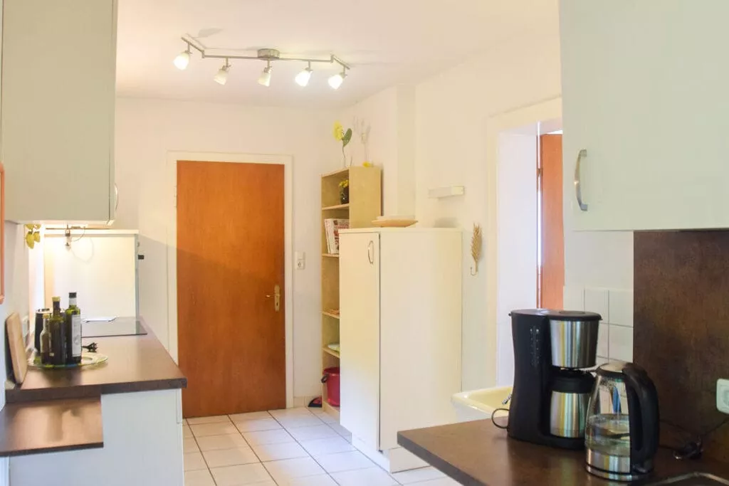 71025-Kitchen