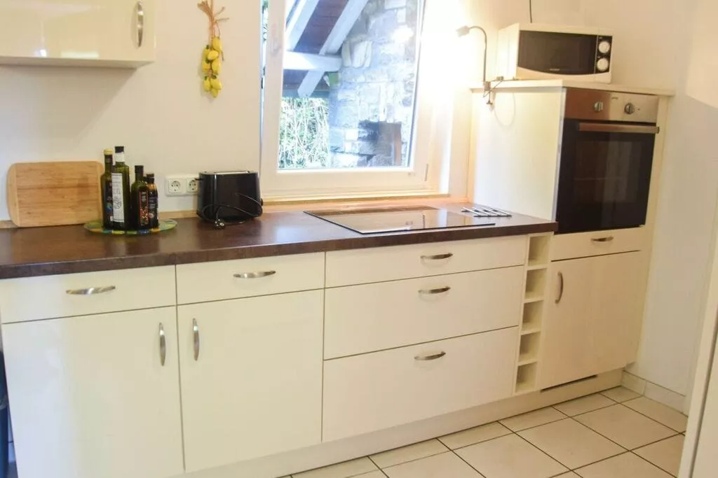 71025-Kitchen