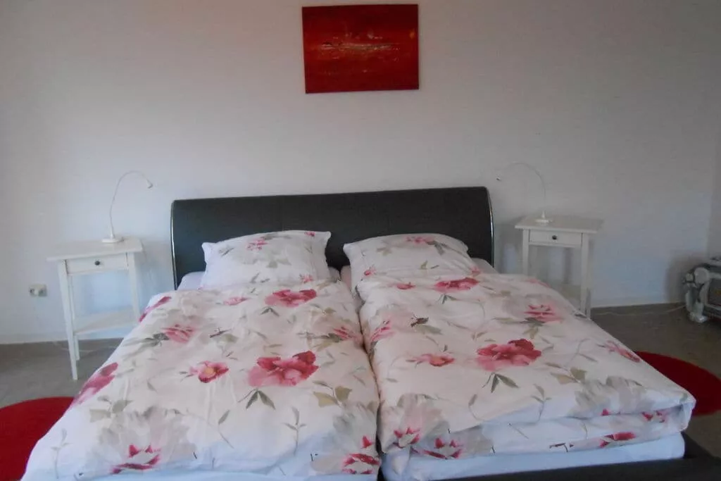 71025-Bedroom