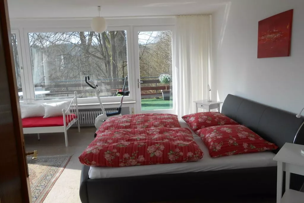 71025-Bedroom