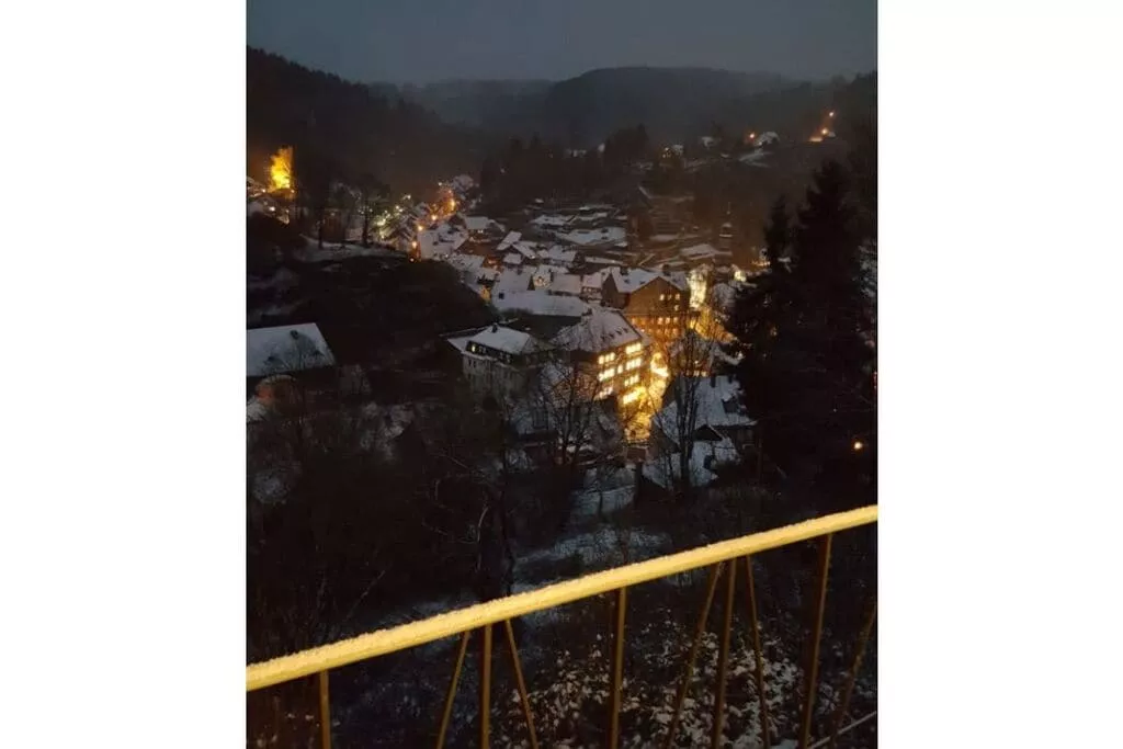 71025-View