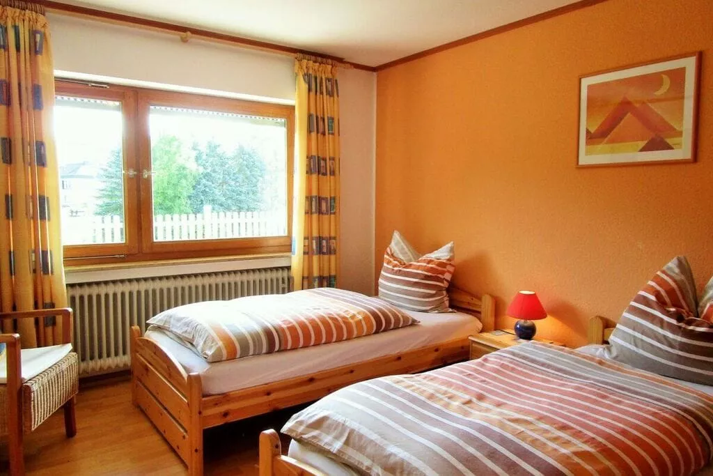 41513-Bedroom