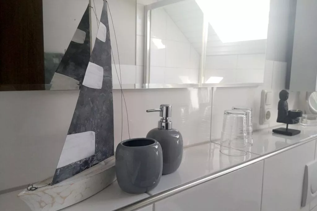 13131-Bathroom