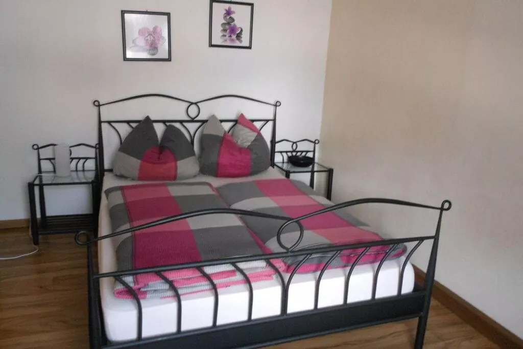 61988-Bedroom
