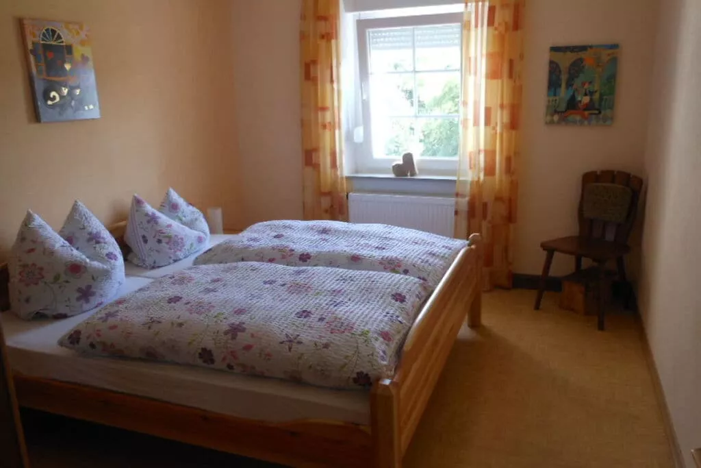 61988-Bedroom