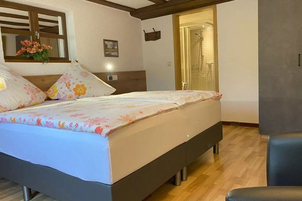 21862-Bedroom