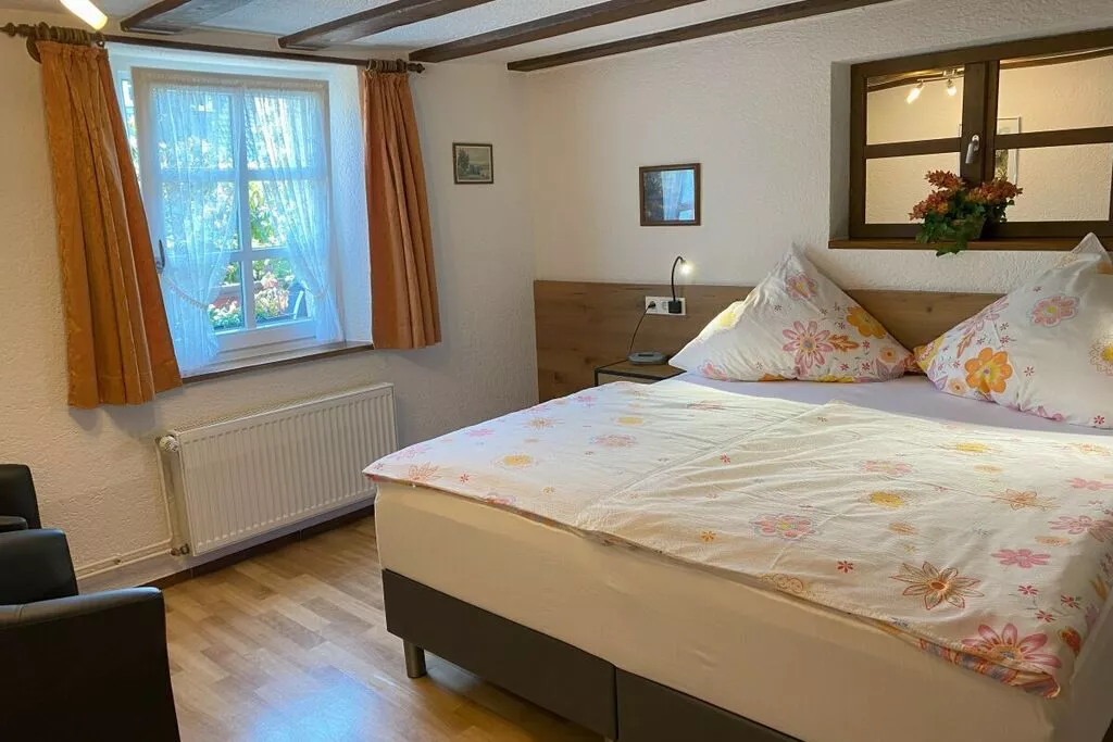 21862-Bedroom