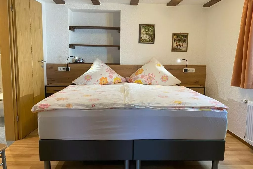 21862-Bedroom