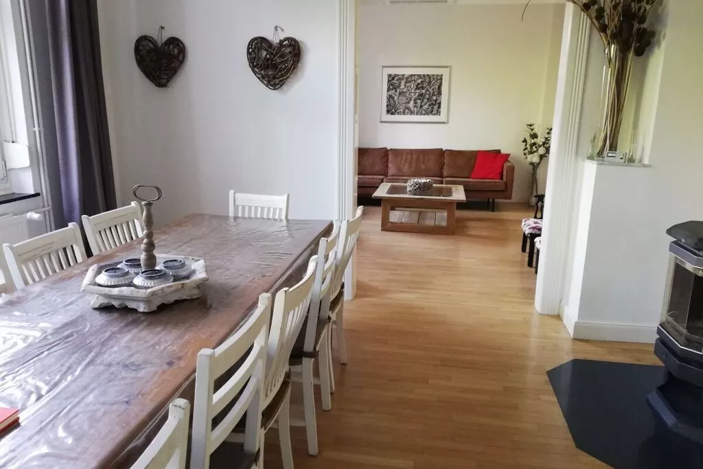 78243-Dining room