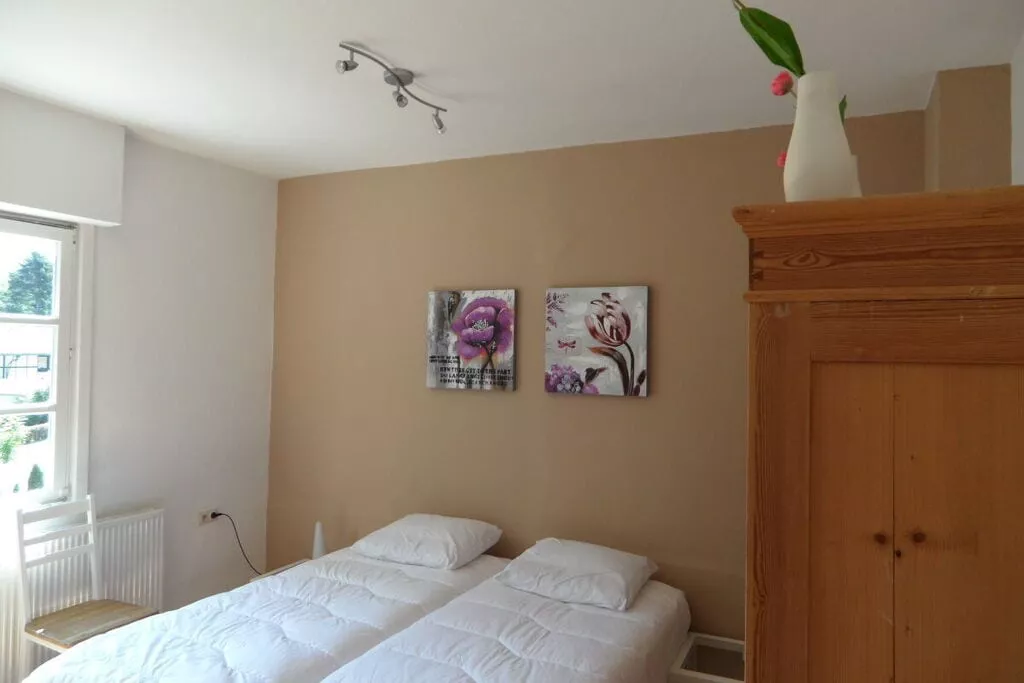 78243-Bedroom