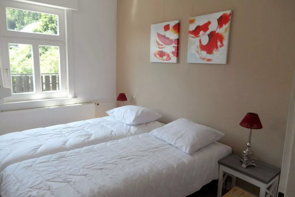 78243-Bedroom