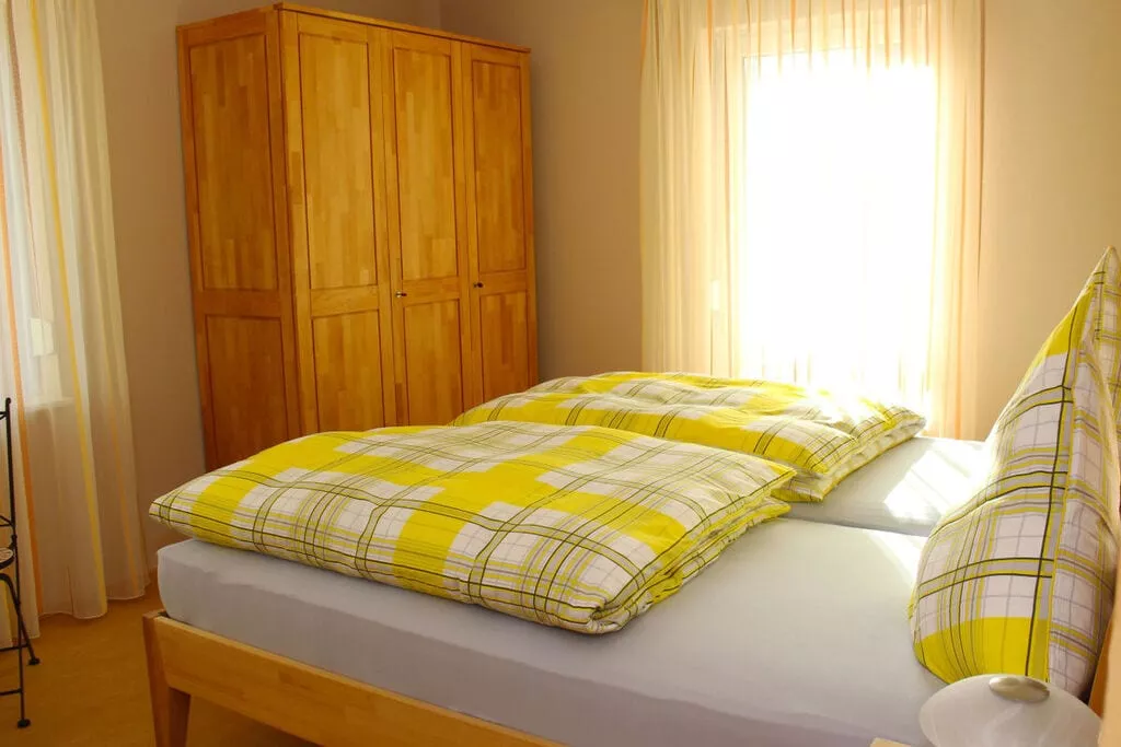 38623-Bedroom