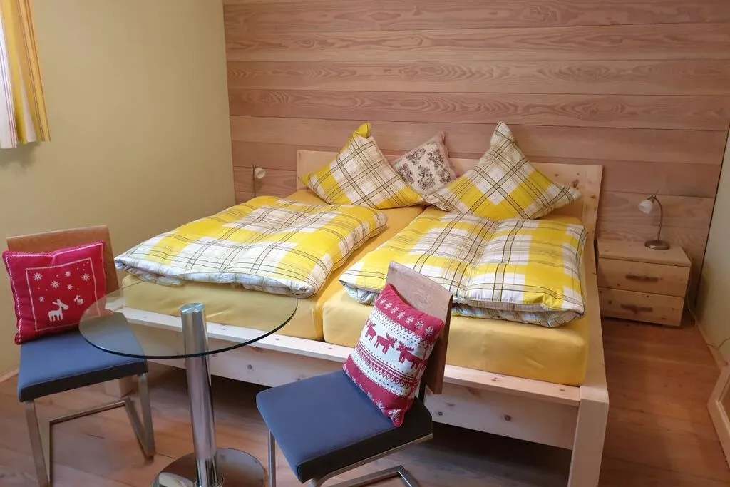 38623-Bedroom