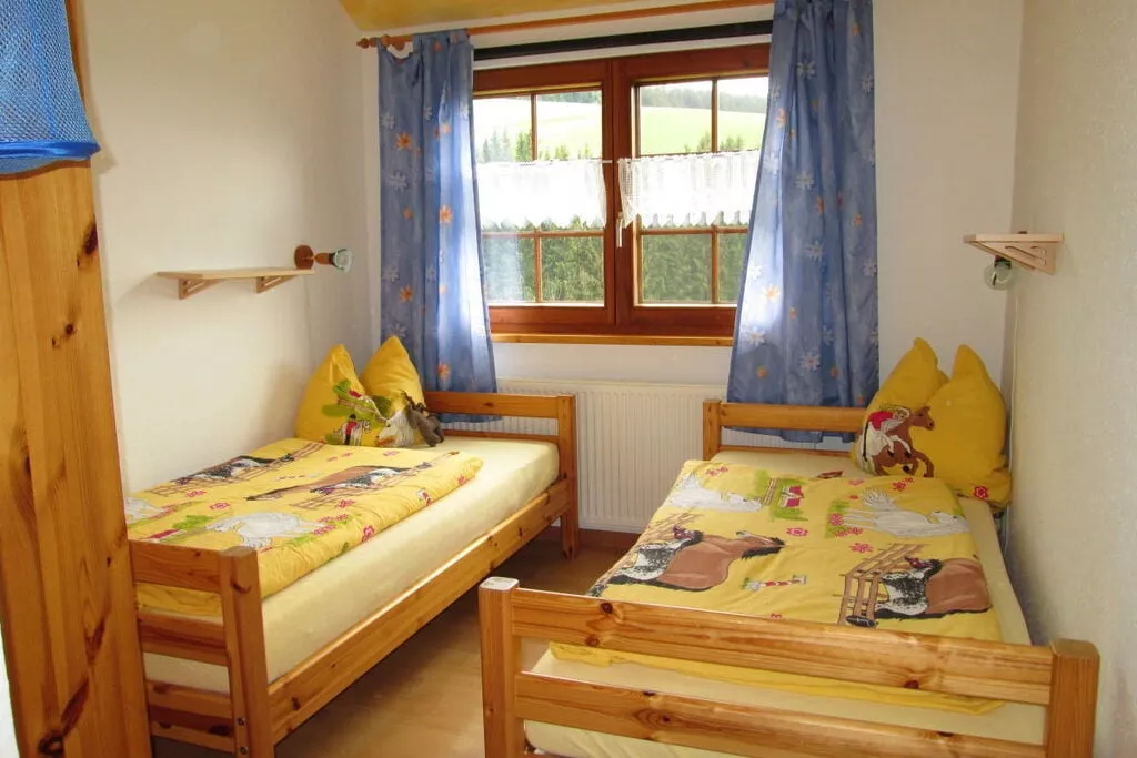84038-Bedroom