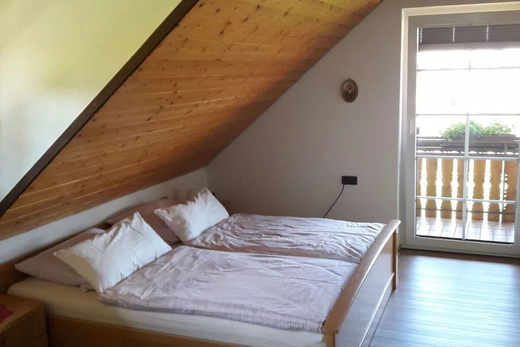 65944-Bedroom