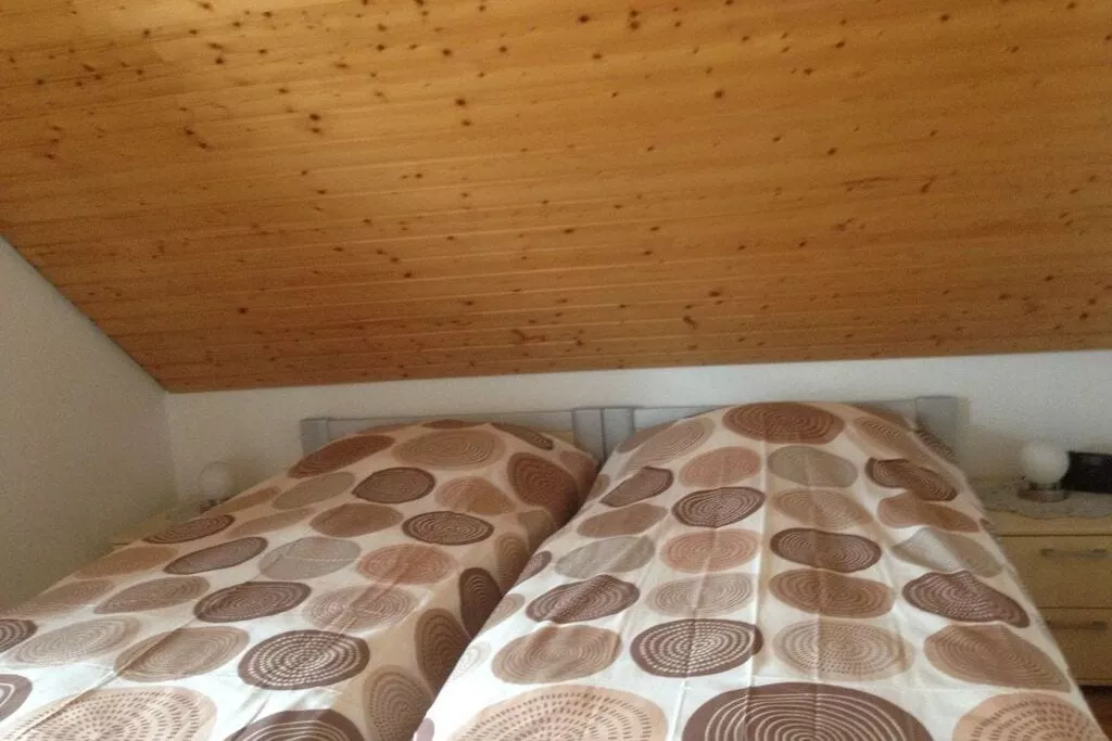 65944-Bedroom