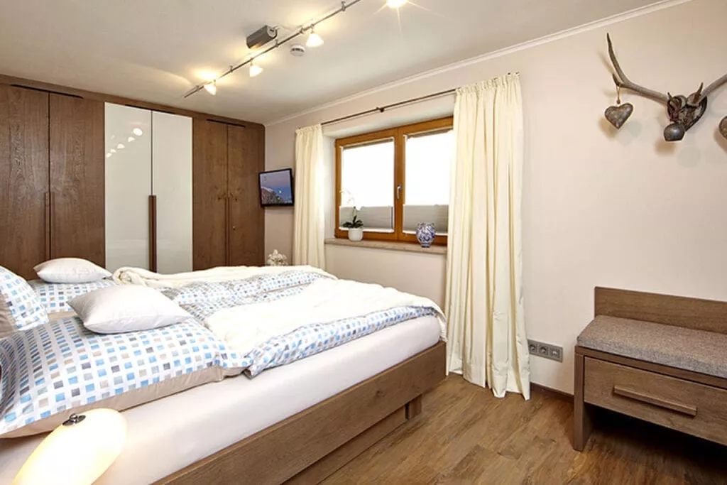 82839-Bedroom