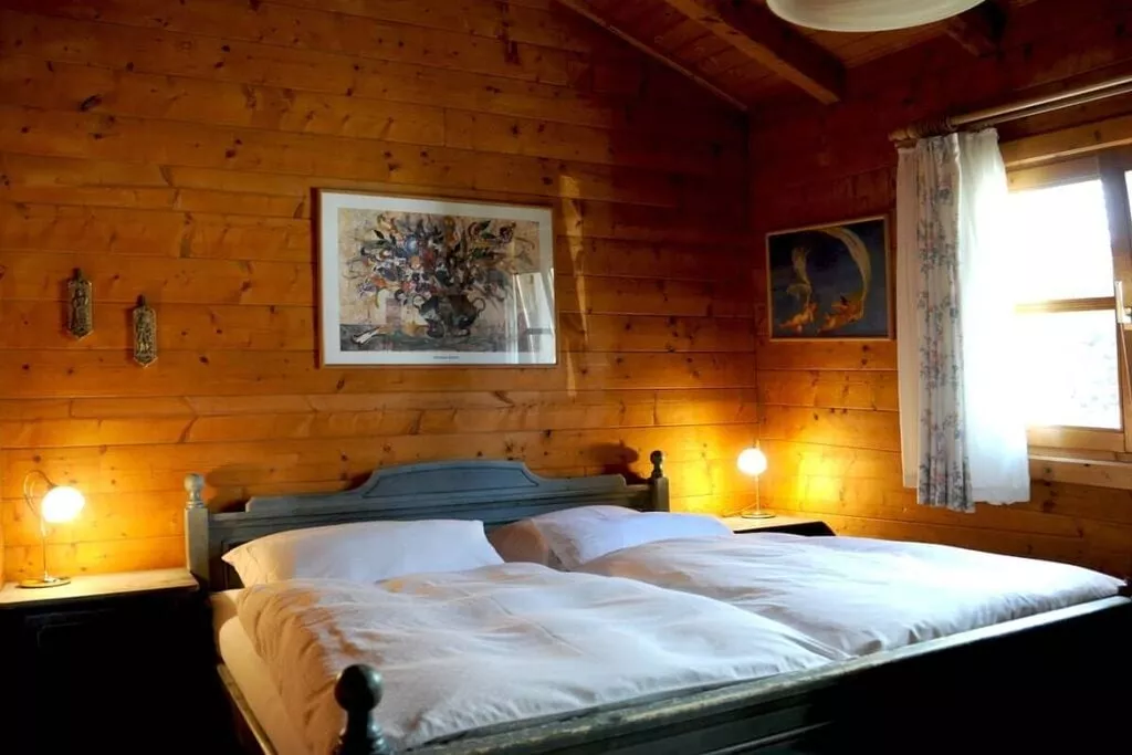 23290-Bedroom