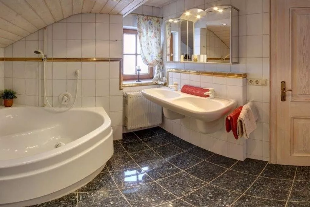 14857-Bathroom