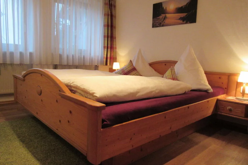 53685-Bedroom