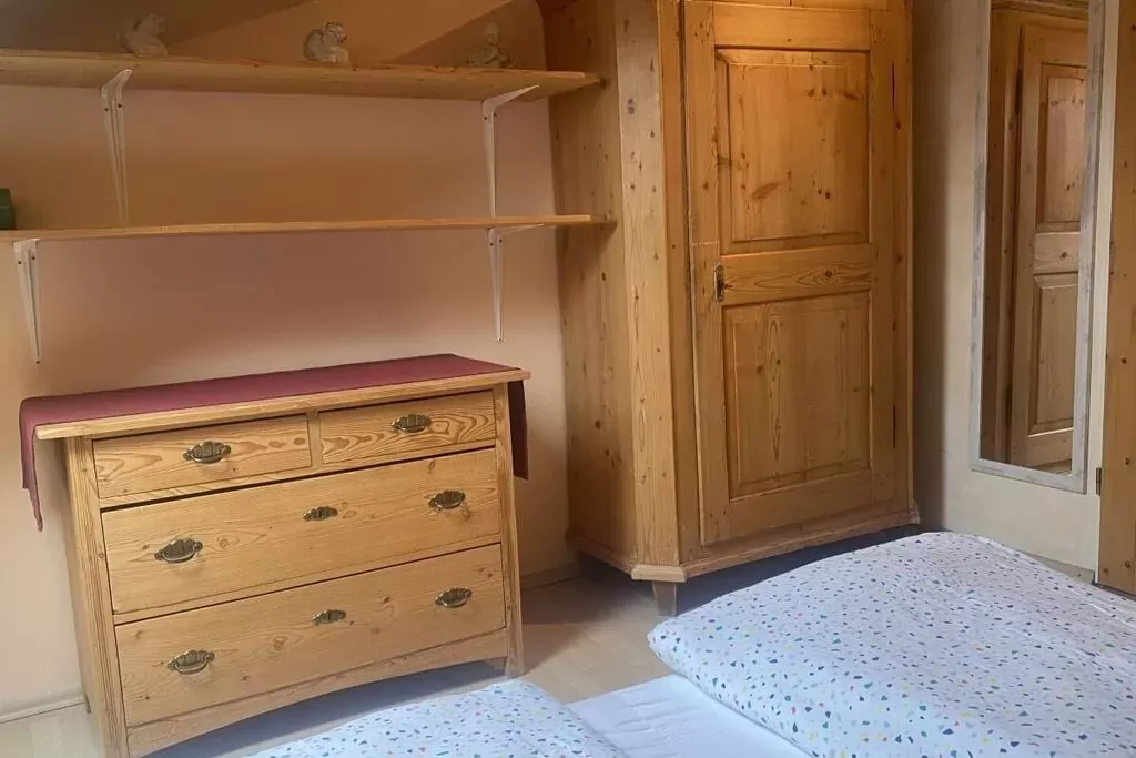 73929-Bedroom