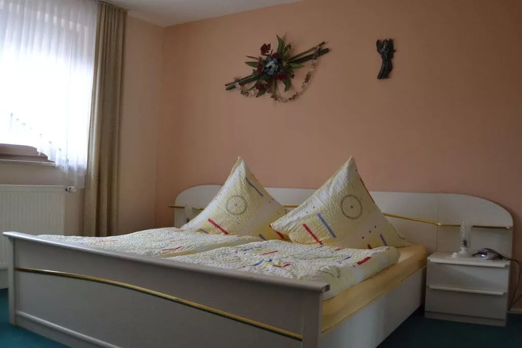 58722-Bedroom