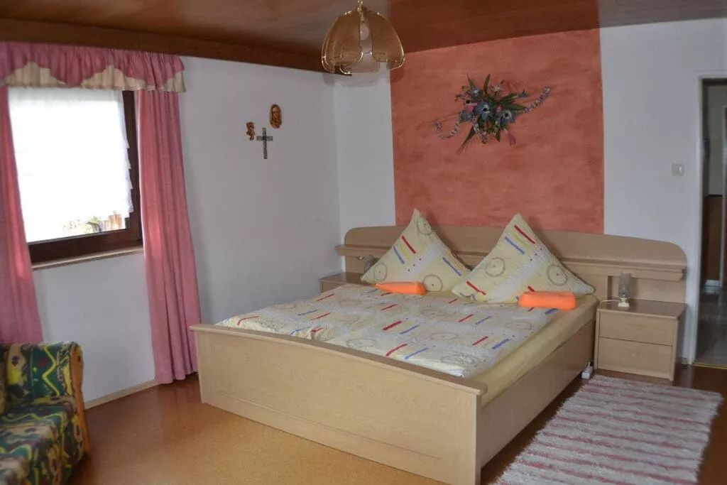 58722-Bedroom
