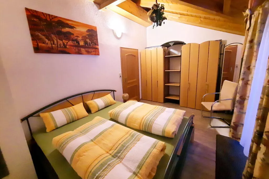 32411-Bedroom