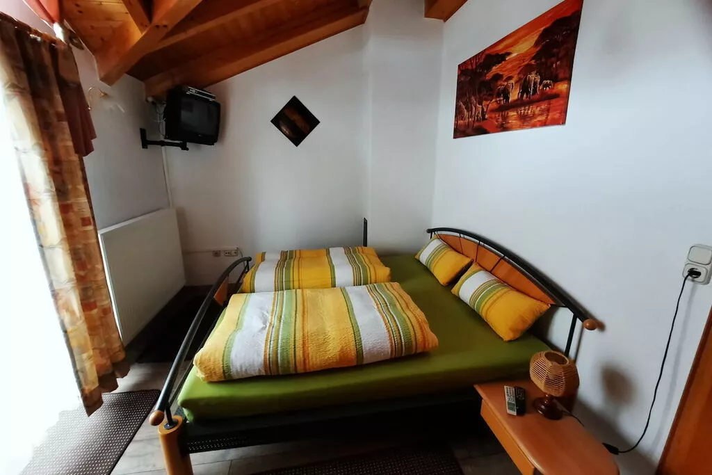 32411-Bedroom