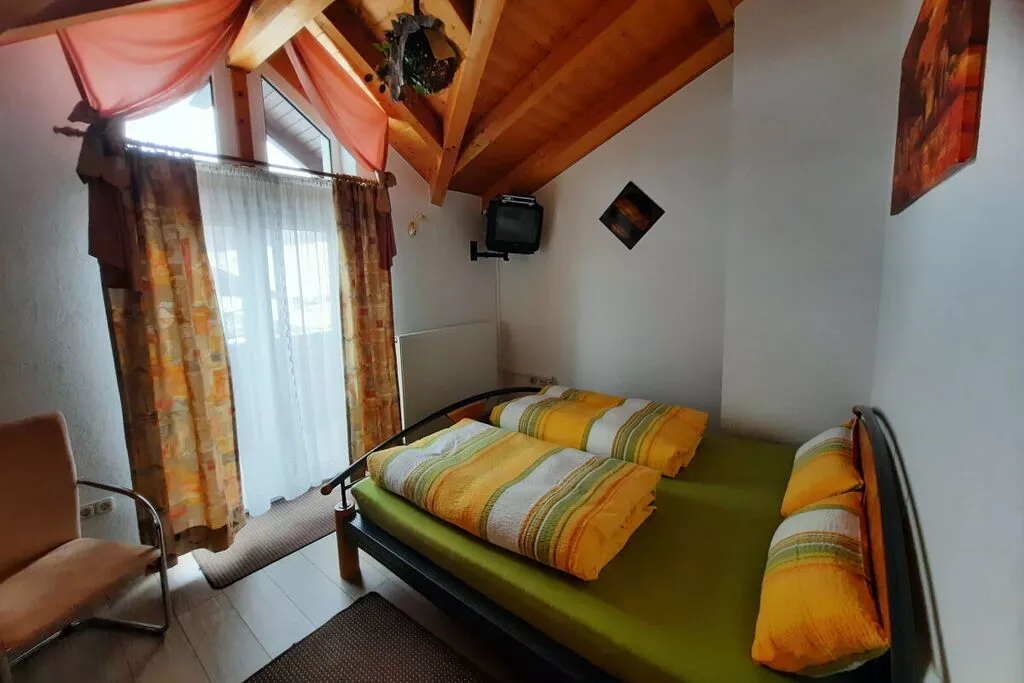 32411-Bedroom