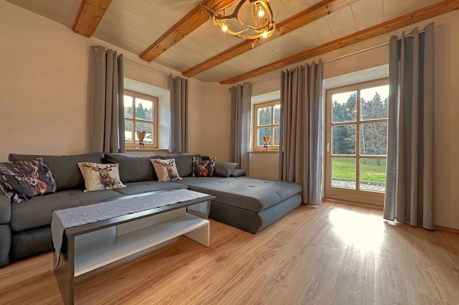 Ferienwohnung Holzfurtner-Wohnzimmer