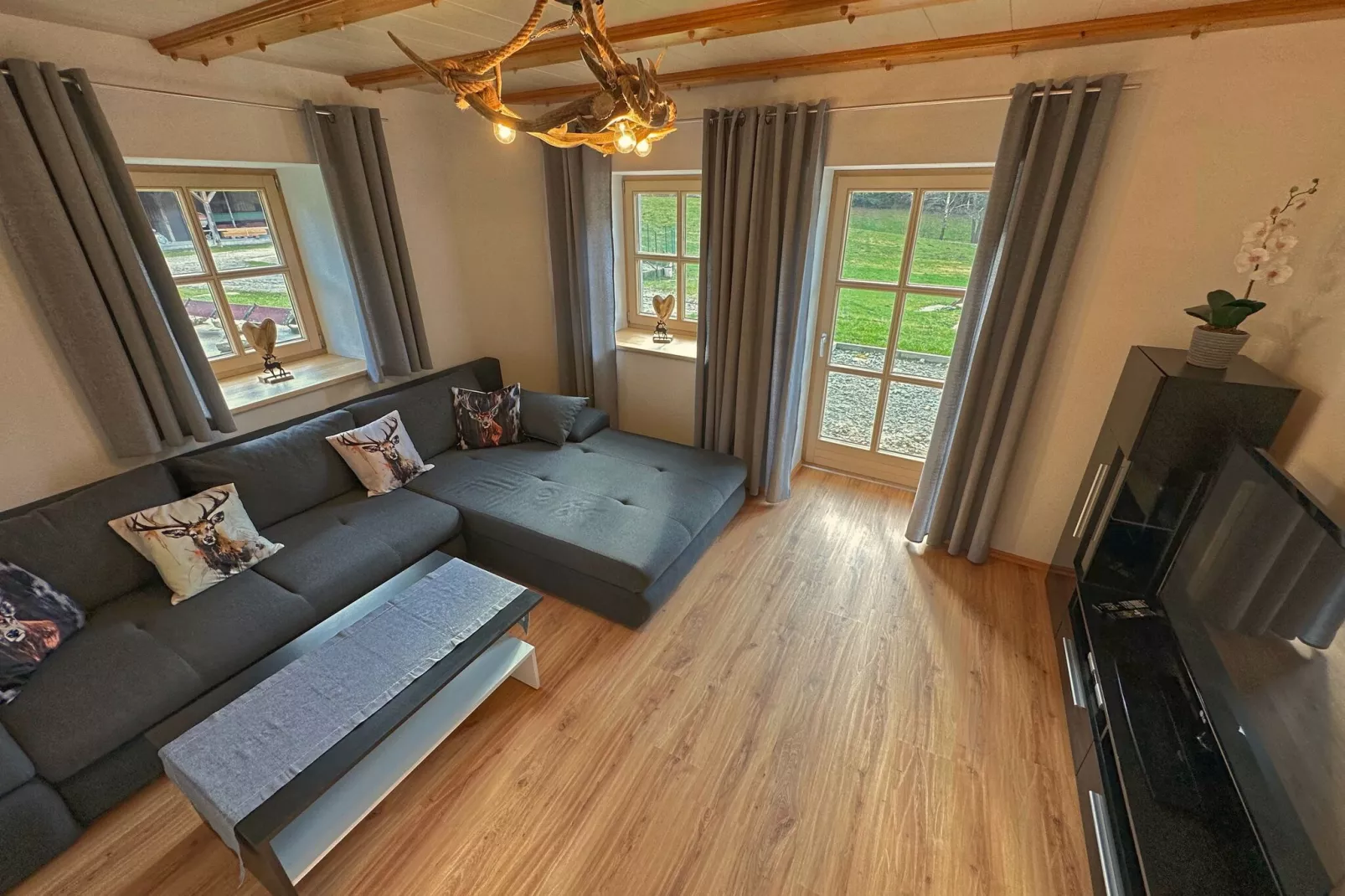 Ferienwohnung Holzfurtner-Wohnzimmer