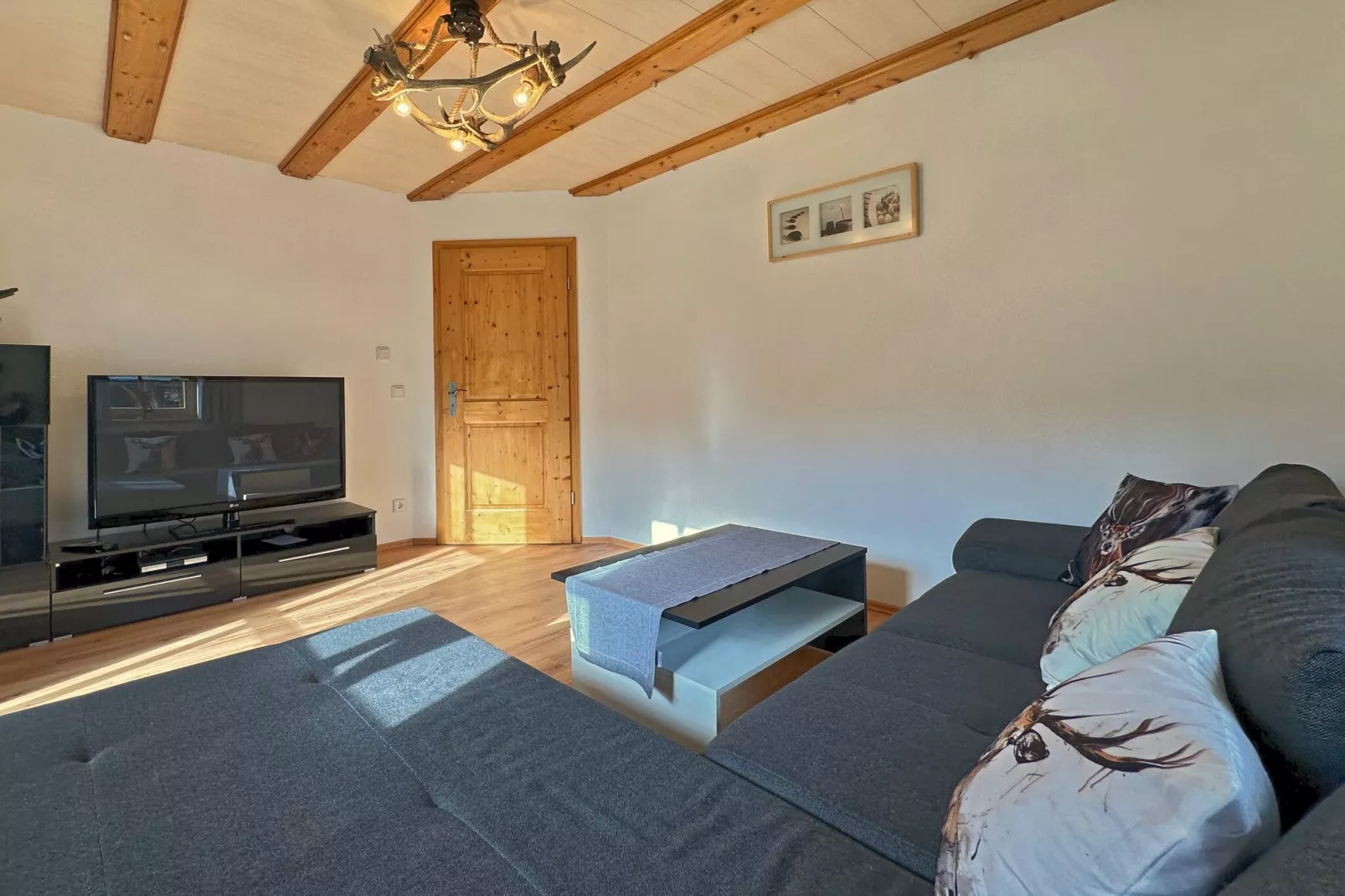 Ferienwohnung Holzfurtner-Wohnzimmer