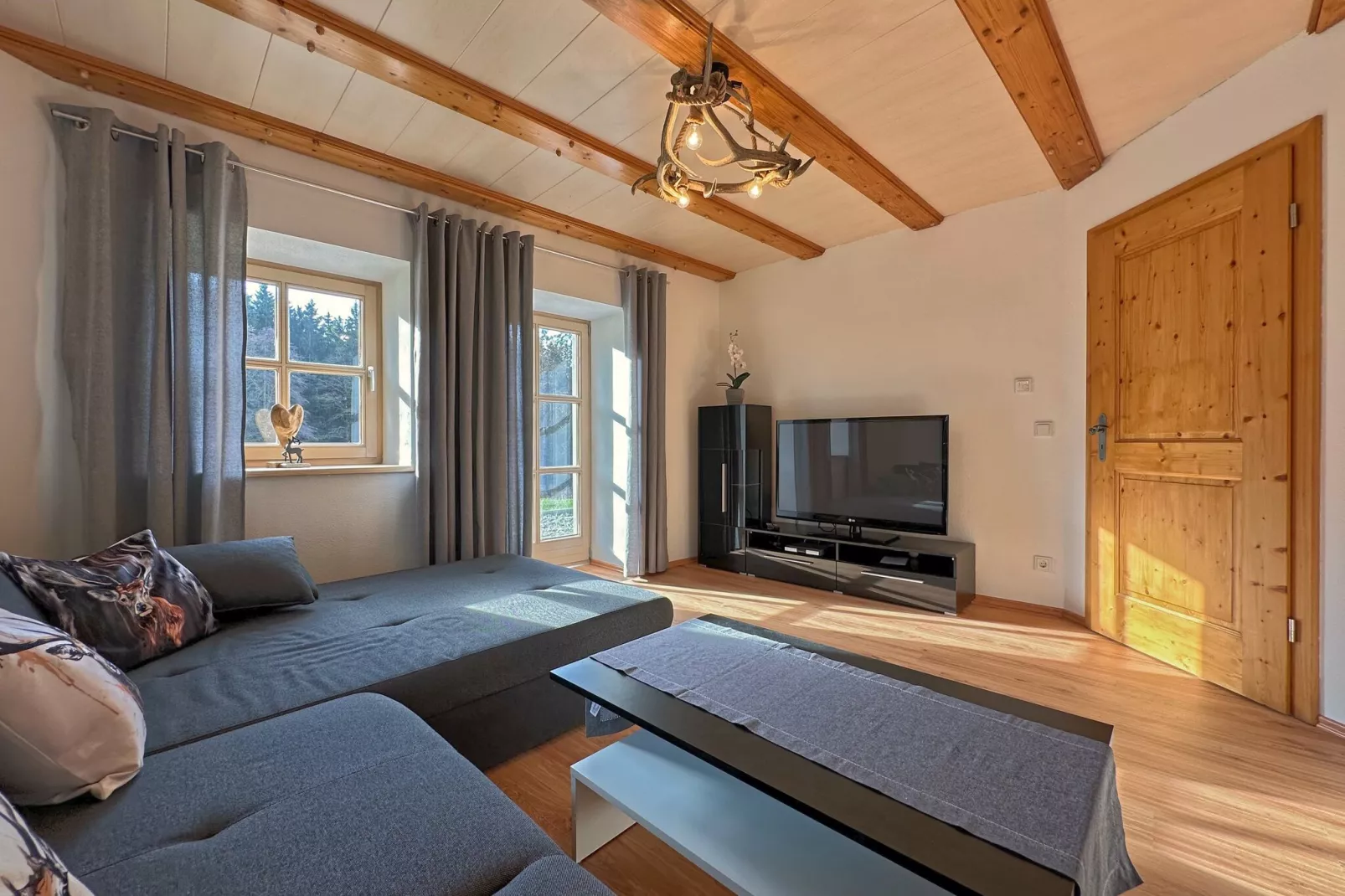 Ferienwohnung Holzfurtner-Wohnzimmer