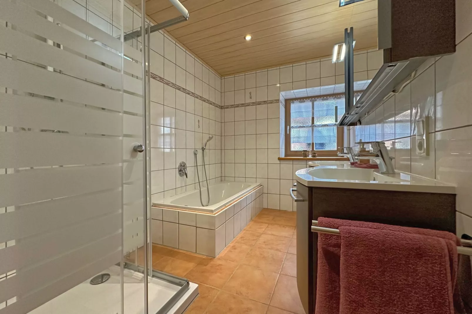 Ferienwohnung Holzfurtner-Badezimmer