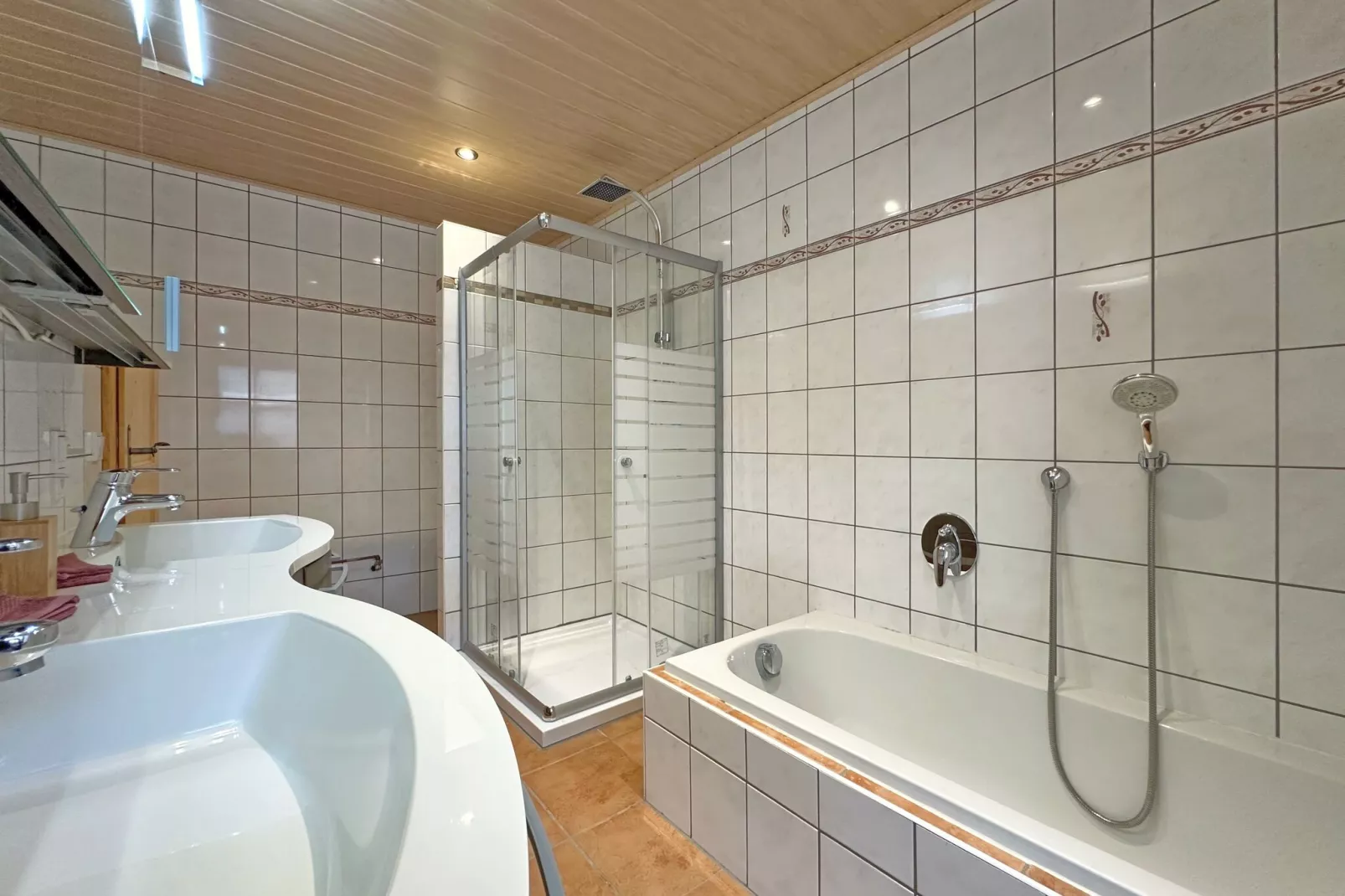 Ferienwohnung Holzfurtner-Badezimmer