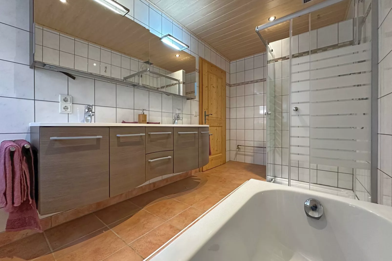 Ferienwohnung Holzfurtner-Badezimmer