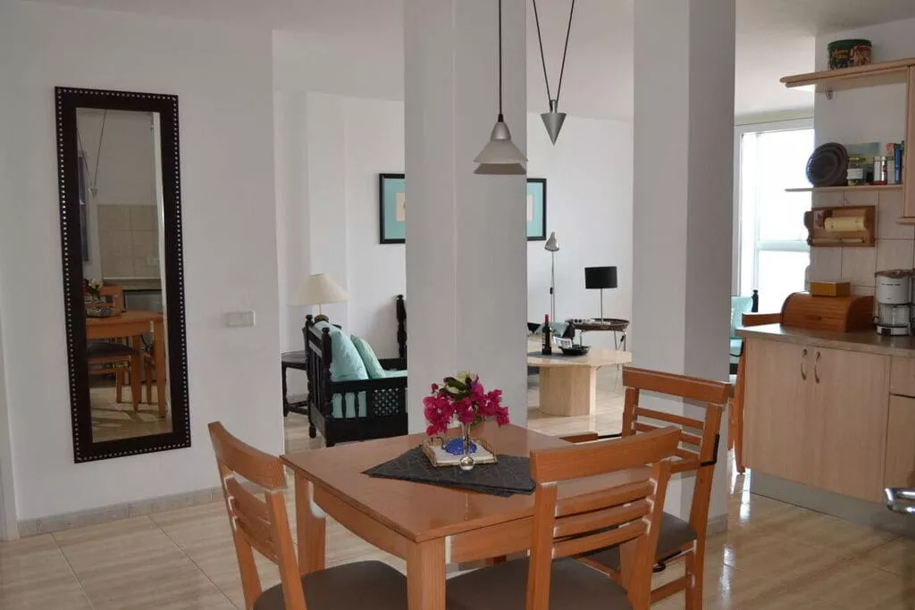 88950-Dining room