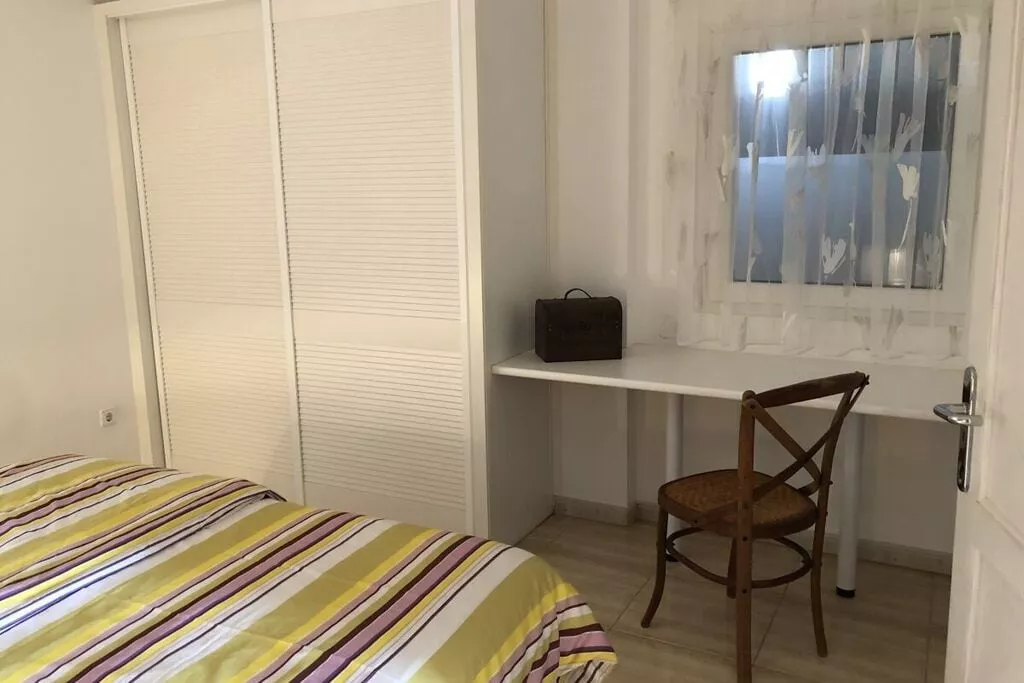 88950-Bedroom