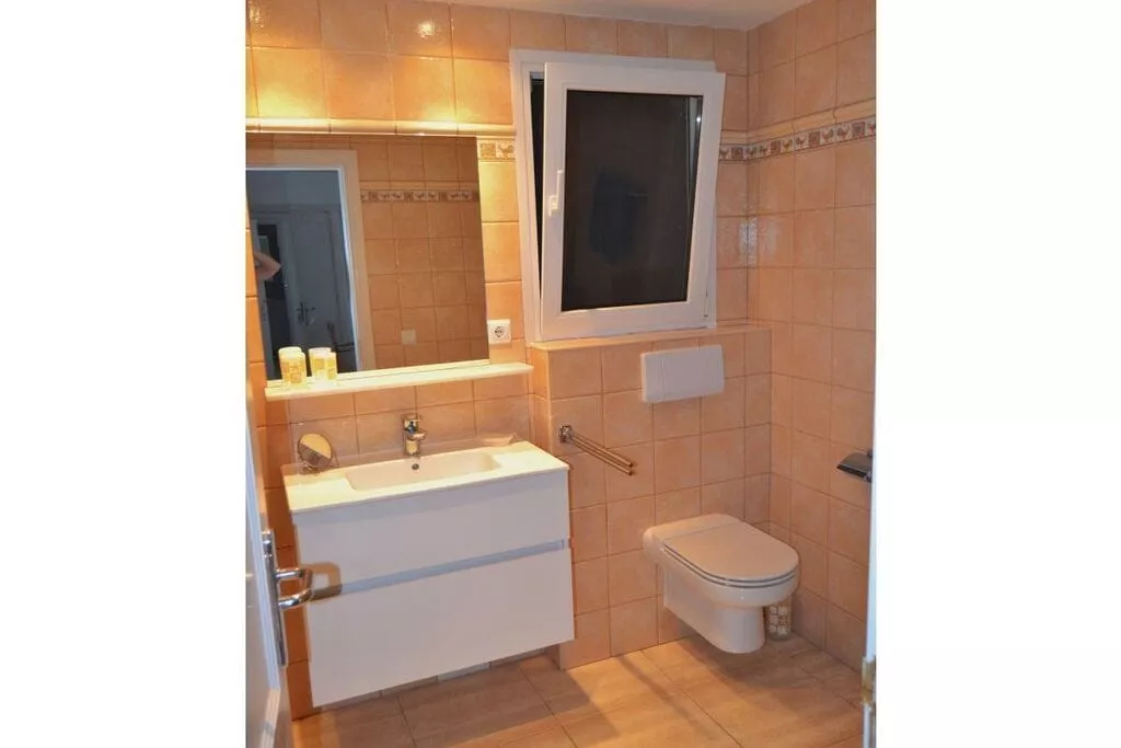88950-Bathroom