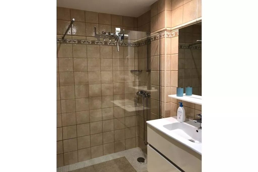 88950-Bathroom