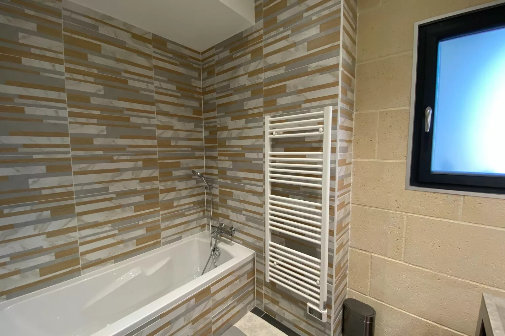 Holiday home with private pool Margaux Cantenac-Bathroom