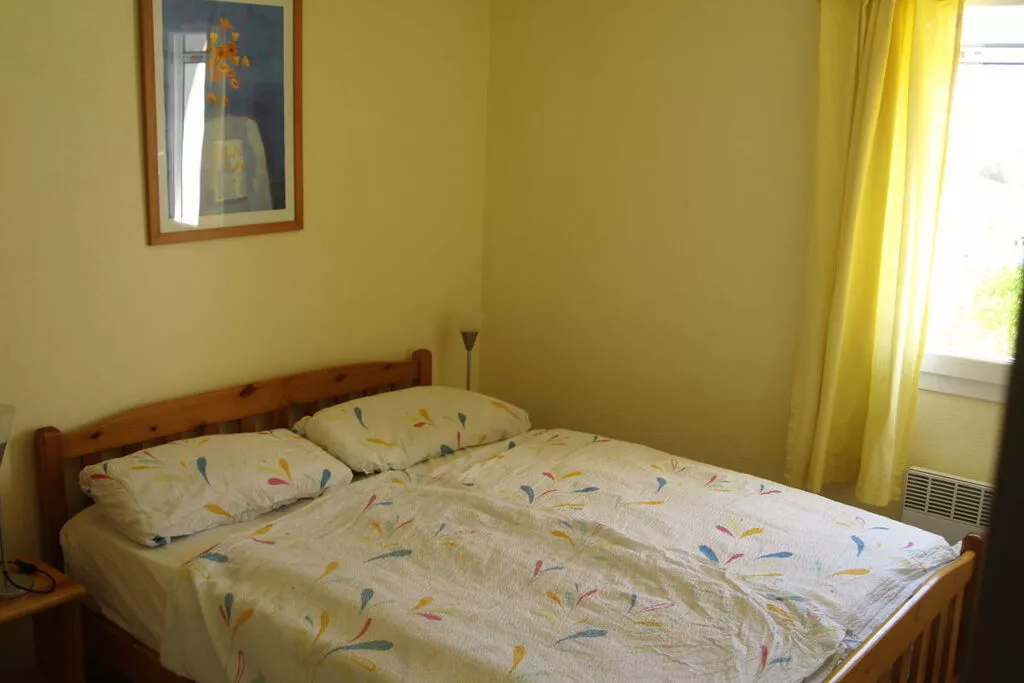 39228-Bedroom