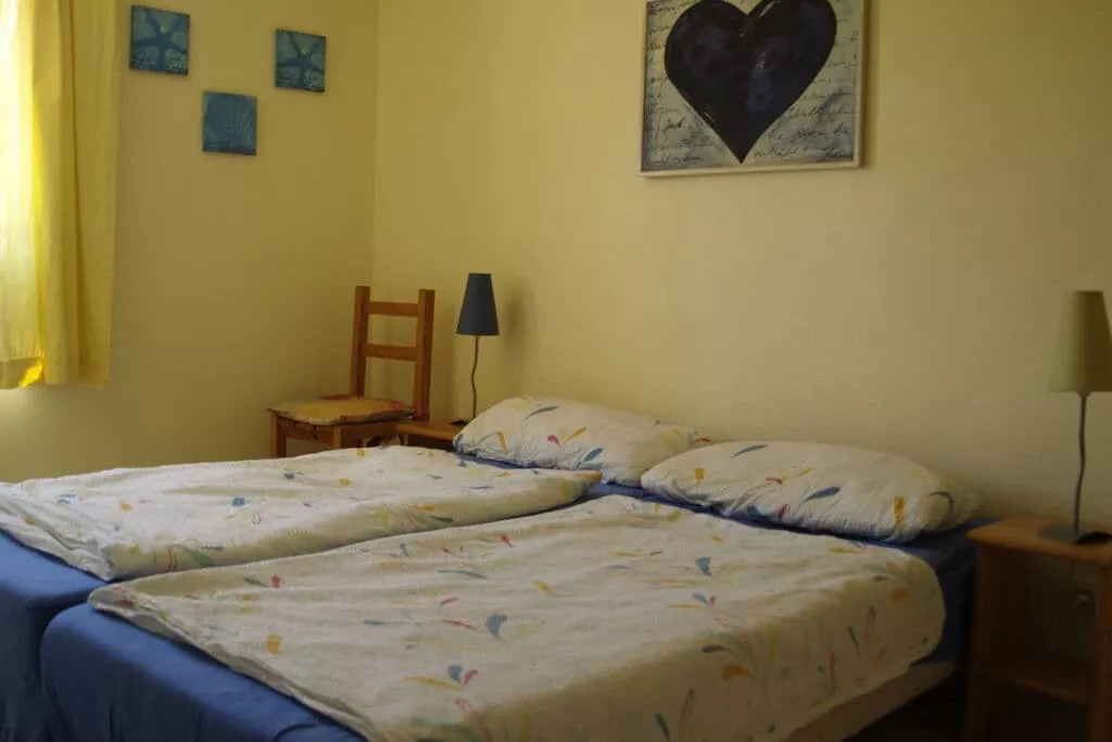 39228-Bedroom