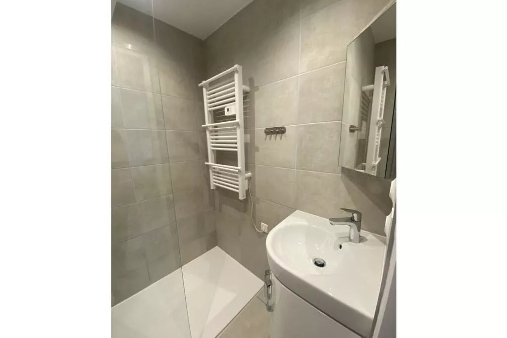 39228-Bathroom