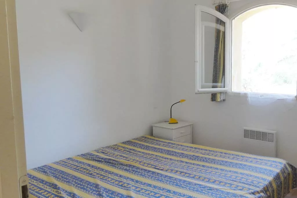 19115-Bedroom