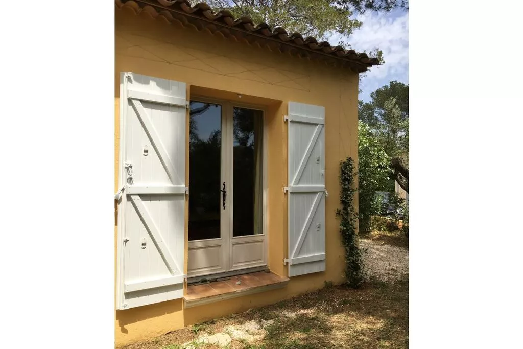 19115-Bedroom